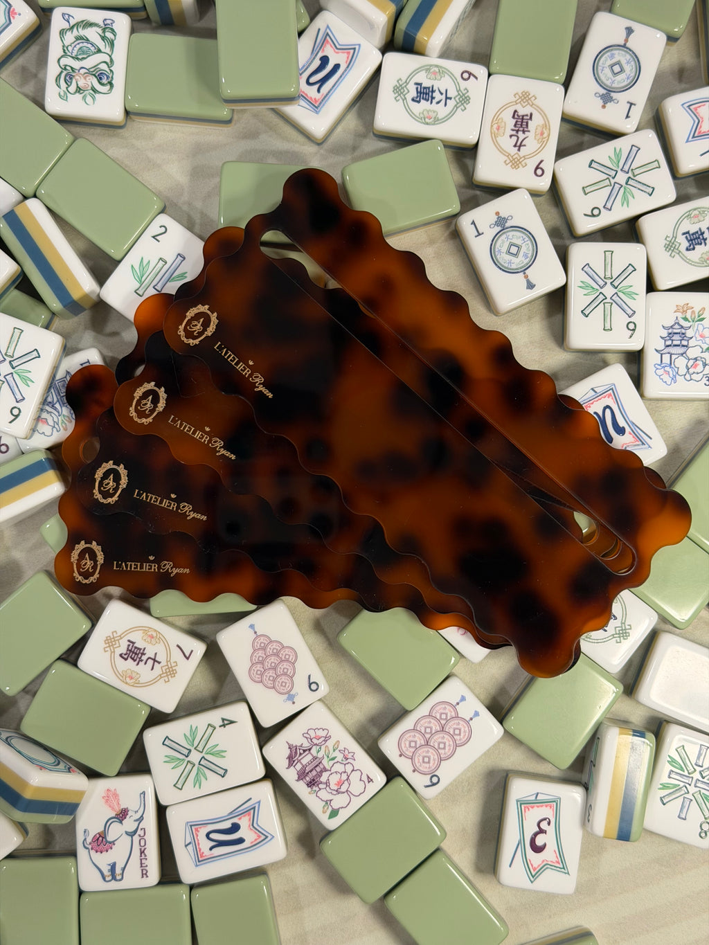 Tortoiseshell Mahjong Line Reader with Gold