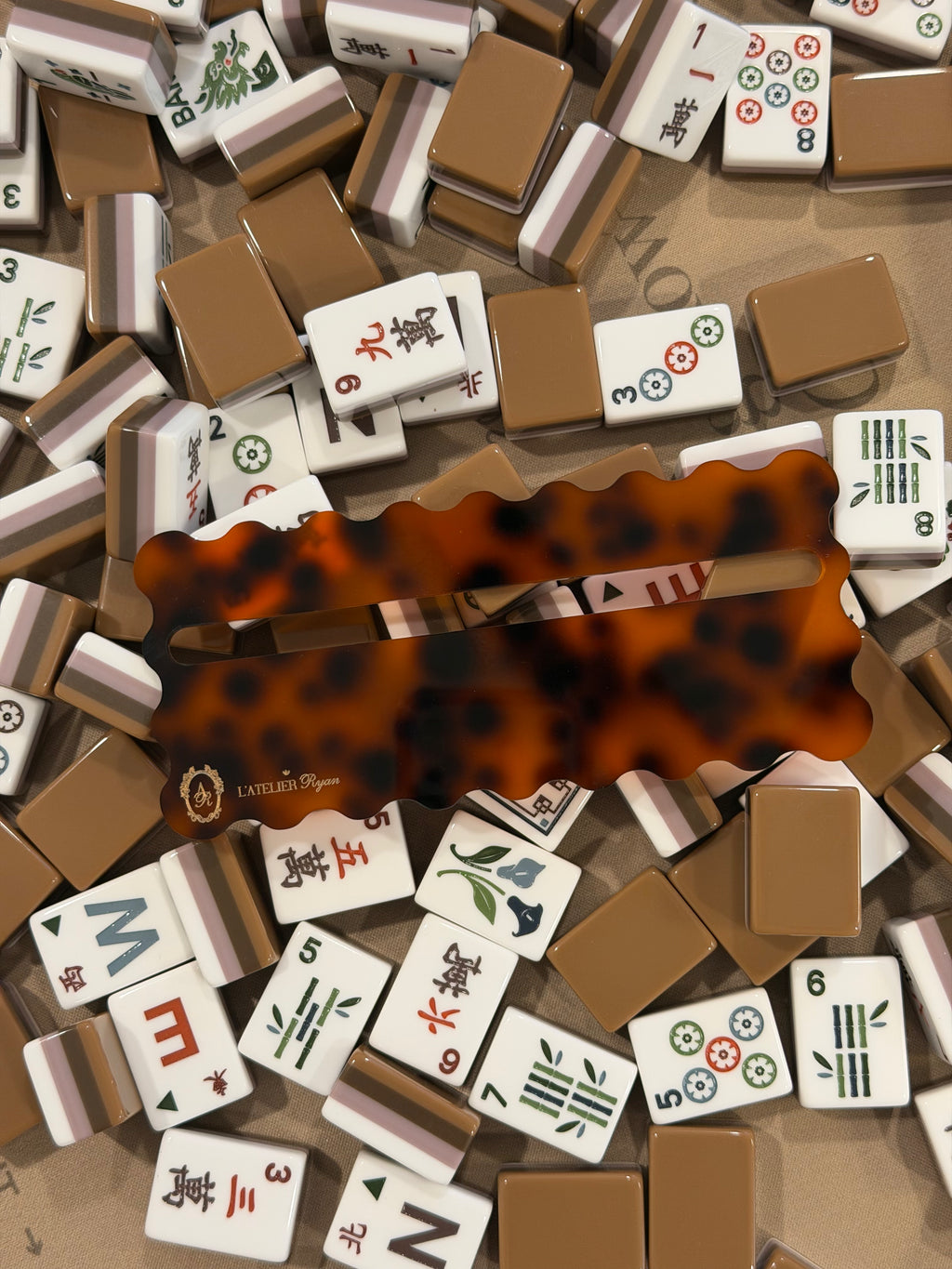 Tortoiseshell Mahjong Line Reader with Gold